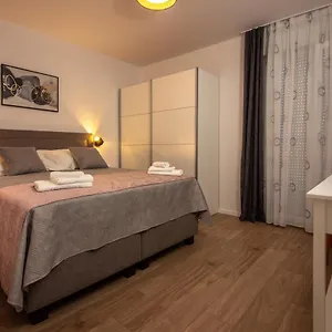 Apartamento Bura2 , With Private Parking In The Garage, Split